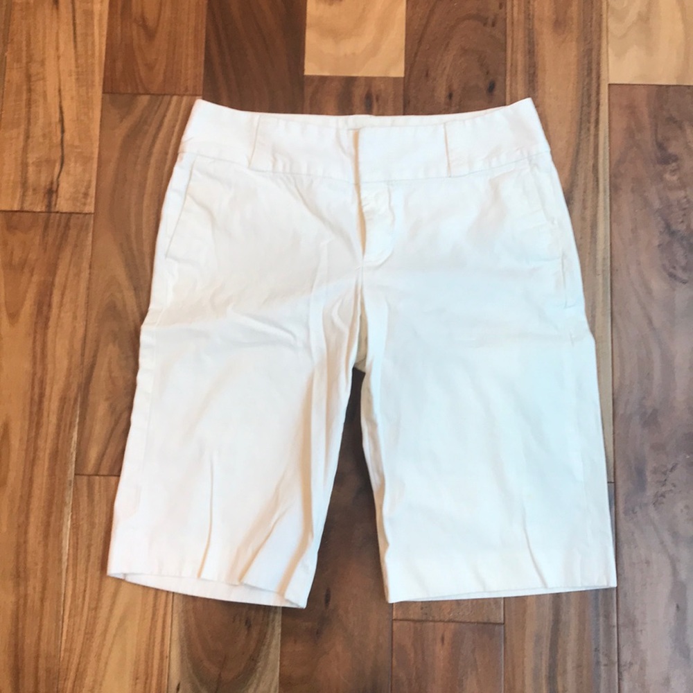 Banana Republic shorts. Perfect for golfing.